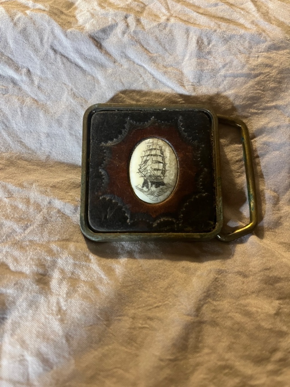 Vintage1970s Ship Cameo Belt Buckle - Brown & Brass